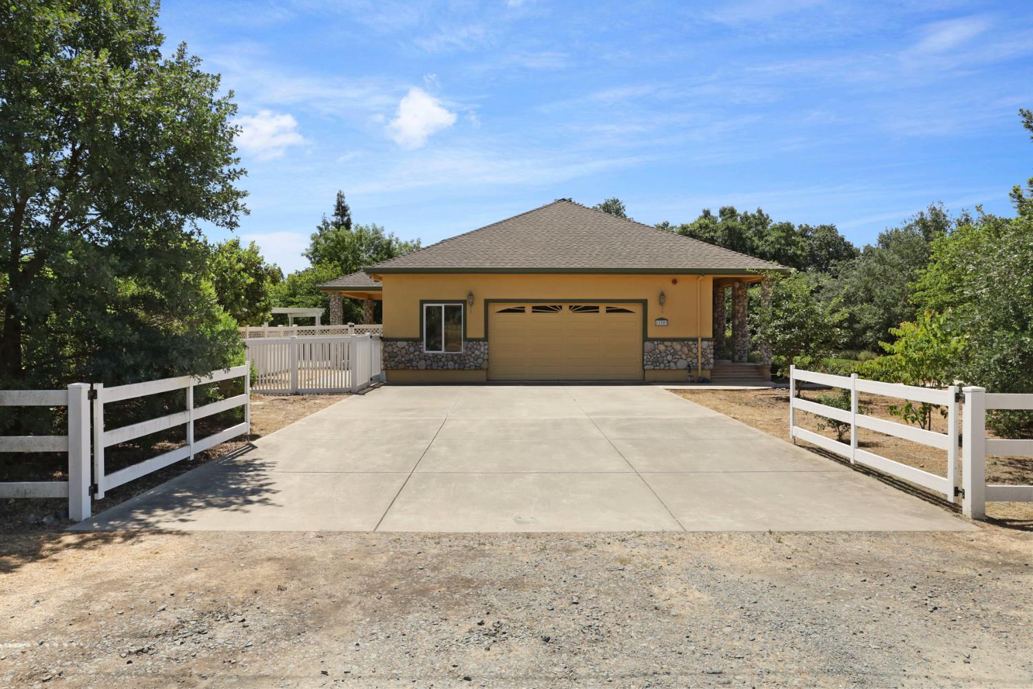 Detail Gallery Image 3 of 74 For 13703 Christensen Rd, Galt,  CA 95632 - 4 Beds | 2/1 Baths