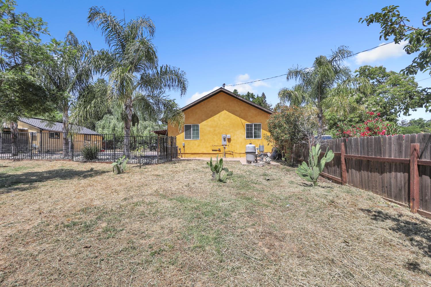 Detail Gallery Image 9 of 66 For 8033 Sunrise Blvd, Citrus Heights,  CA 95610 - 4 Beds | 3 Baths