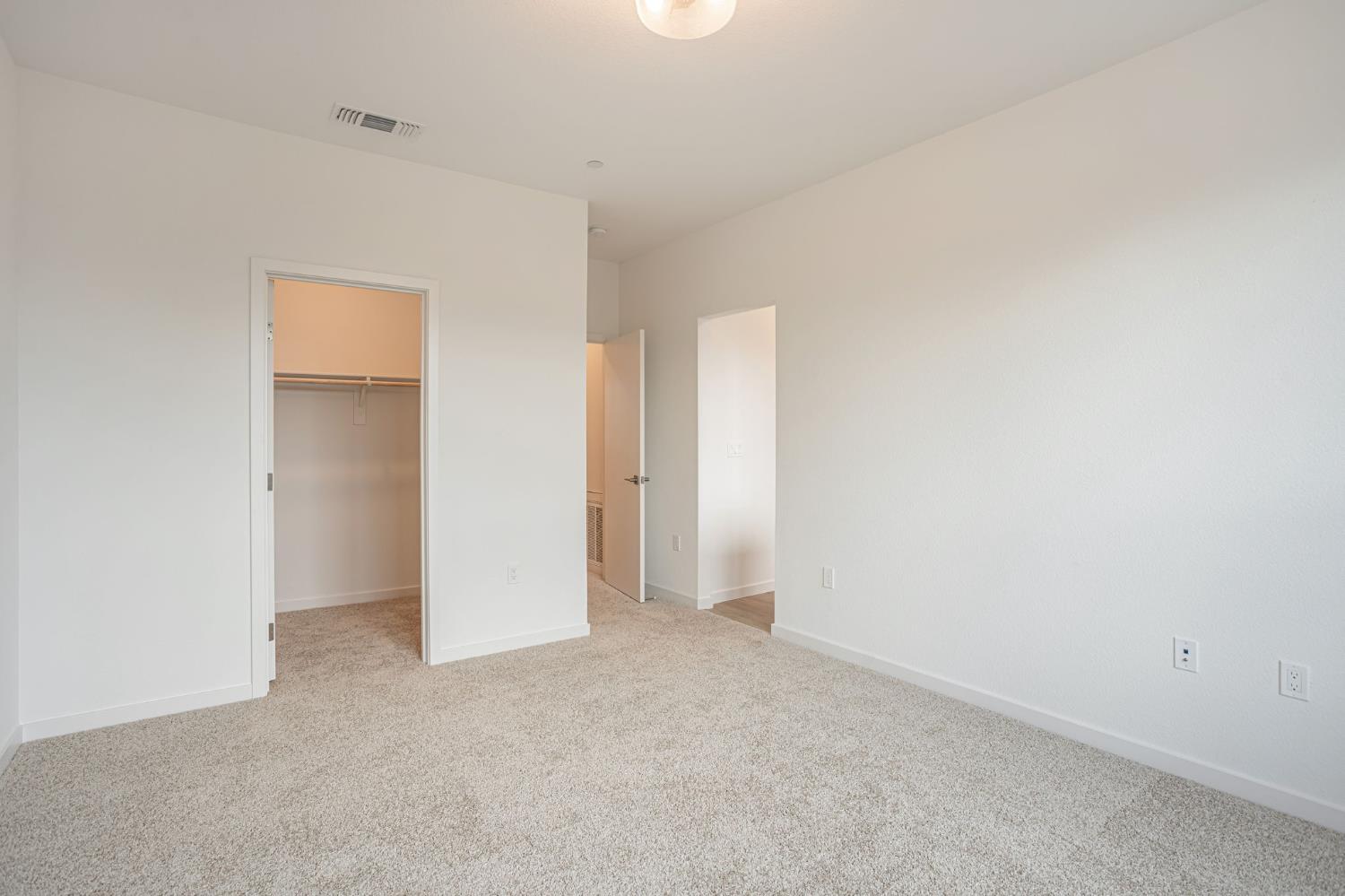 Detail Gallery Image 12 of 42 For 6093 Bridgecross Dr, Sacramento,  CA 95835 - 3 Beds | 2/1 Baths