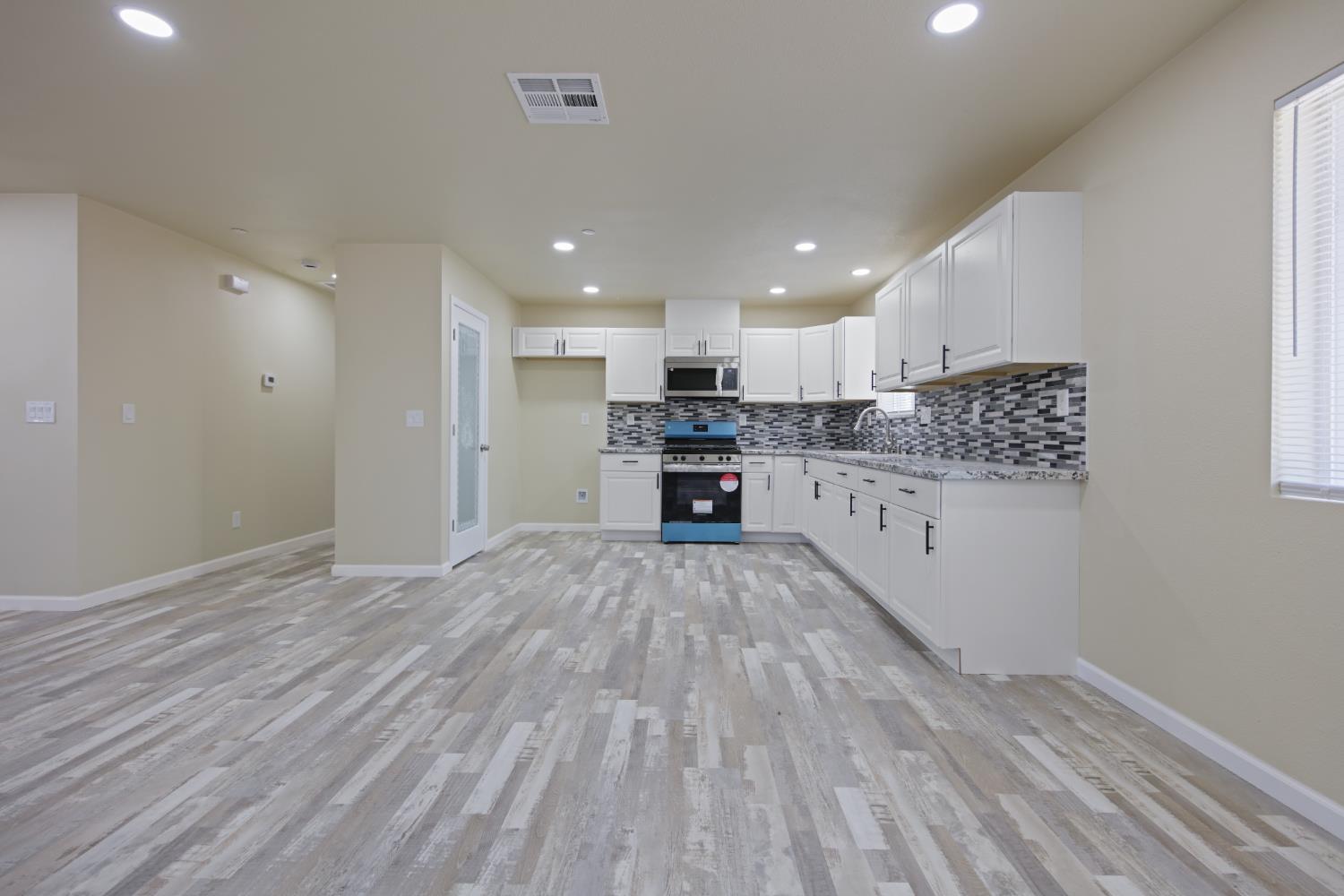 Detail Gallery Image 4 of 46 For 2432 E Willow St a & B,  Stockton,  CA 95205 - 4 Beds | 2 Baths