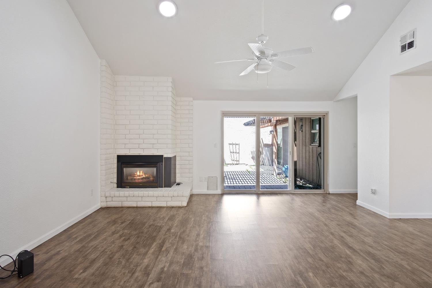 Detail Gallery Image 11 of 30 For 1821 Laurel Oak Dr, Modesto,  CA 95354 - 2 Beds | 2 Baths