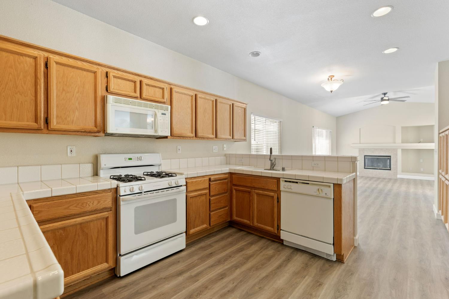 Detail Gallery Image 35 of 63 For 640 Garden Park Dr, Roseville,  CA 95678 - 4 Beds | 3 Baths