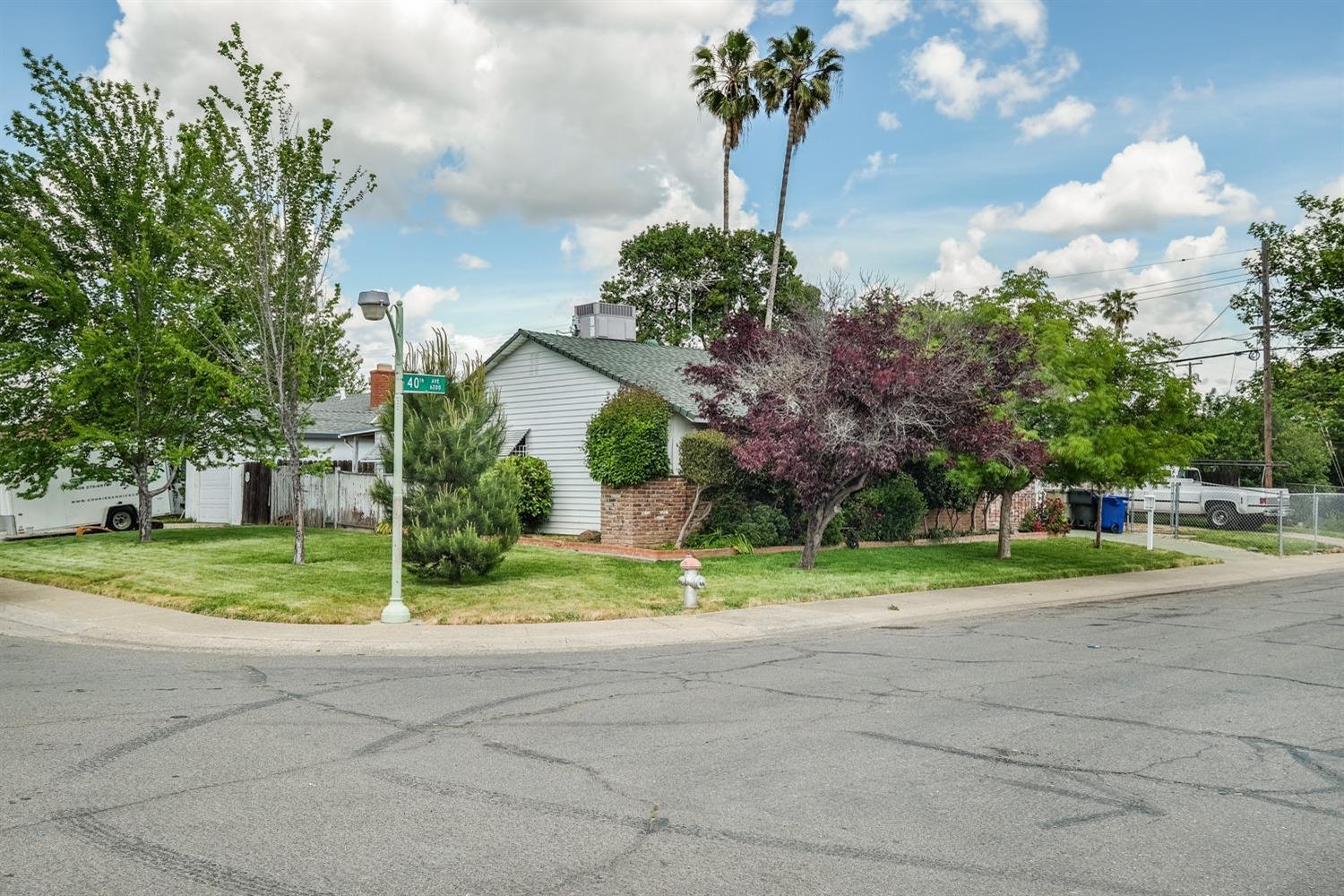 Detail Gallery Image 2 of 17 For 6241 40th Ave, Sacramento,  CA 95824 - 4 Beds | 2 Baths