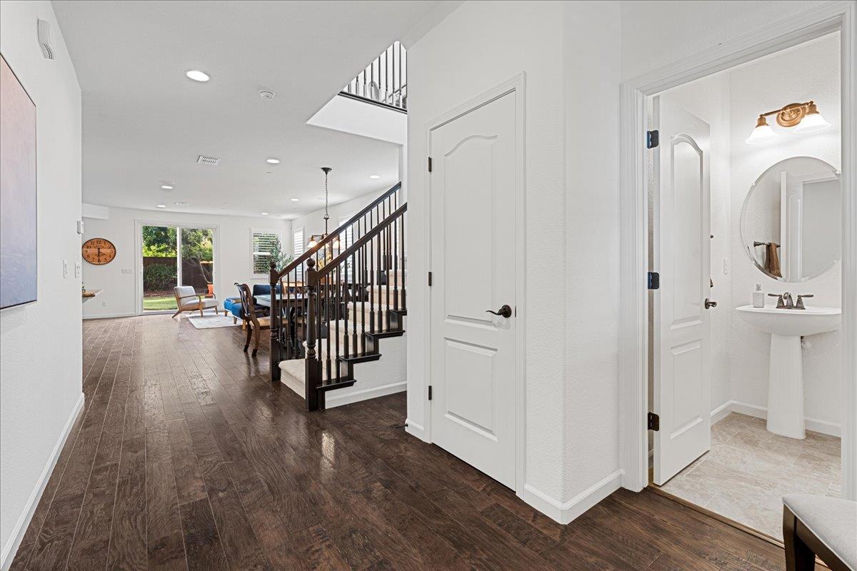 Detail Gallery Image 3 of 40 For 4065 Shorthorn Way, Roseville,  CA 95747 - 4 Beds | 3/1 Baths