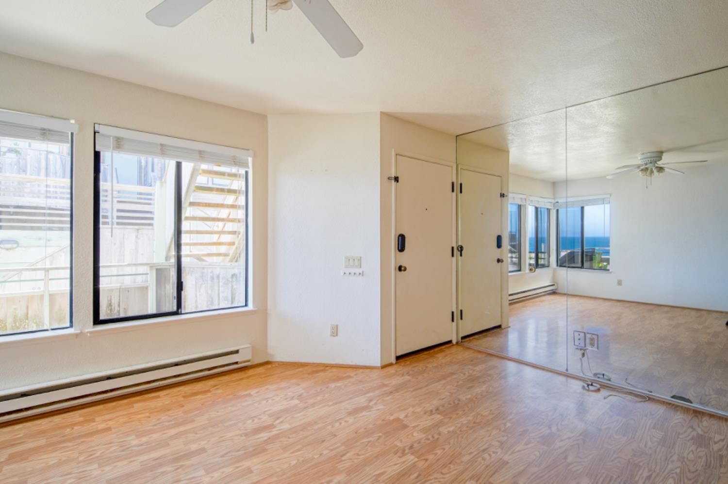 Detail Gallery Image 7 of 16 For 1 Surf Way #108,  Monterey,  CA 93940 - 1 Beds | 1 Baths