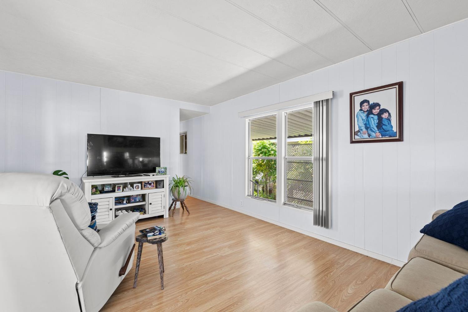 Detail Gallery Image 6 of 27 For 2540 Grass Valley Hwy 105, Auburn,  CA 95603 - 2 Beds | 1 Baths
