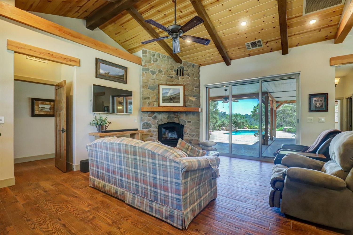 Detail Gallery Image 8 of 97 For 17620 Red Ball Cir, Grass Valley,  CA 95949 - 2 Beds | 2 Baths