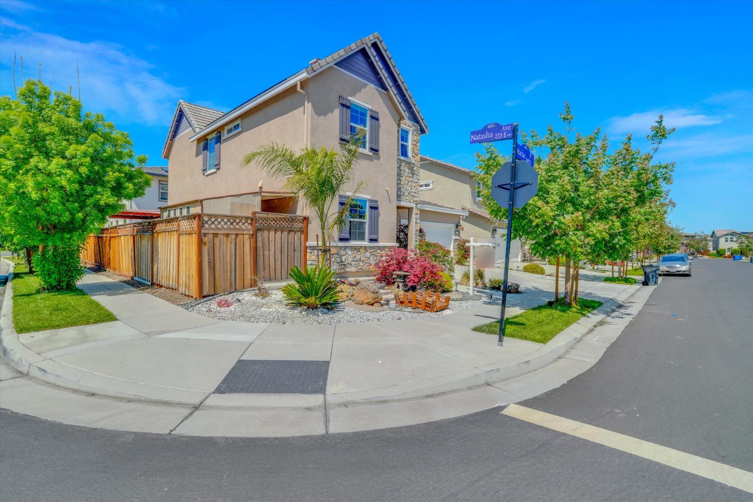 Detail Gallery Image 2 of 48 For 1693 S Macias Pl, Mountain House,  CA 95391 - 4 Beds | 3 Baths