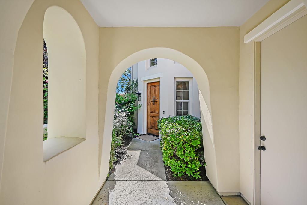 Detail Gallery Image 4 of 36 For 5020 Tesoro Way, El Dorado Hills,  CA 95762 - 5 Beds | 3/1 Baths