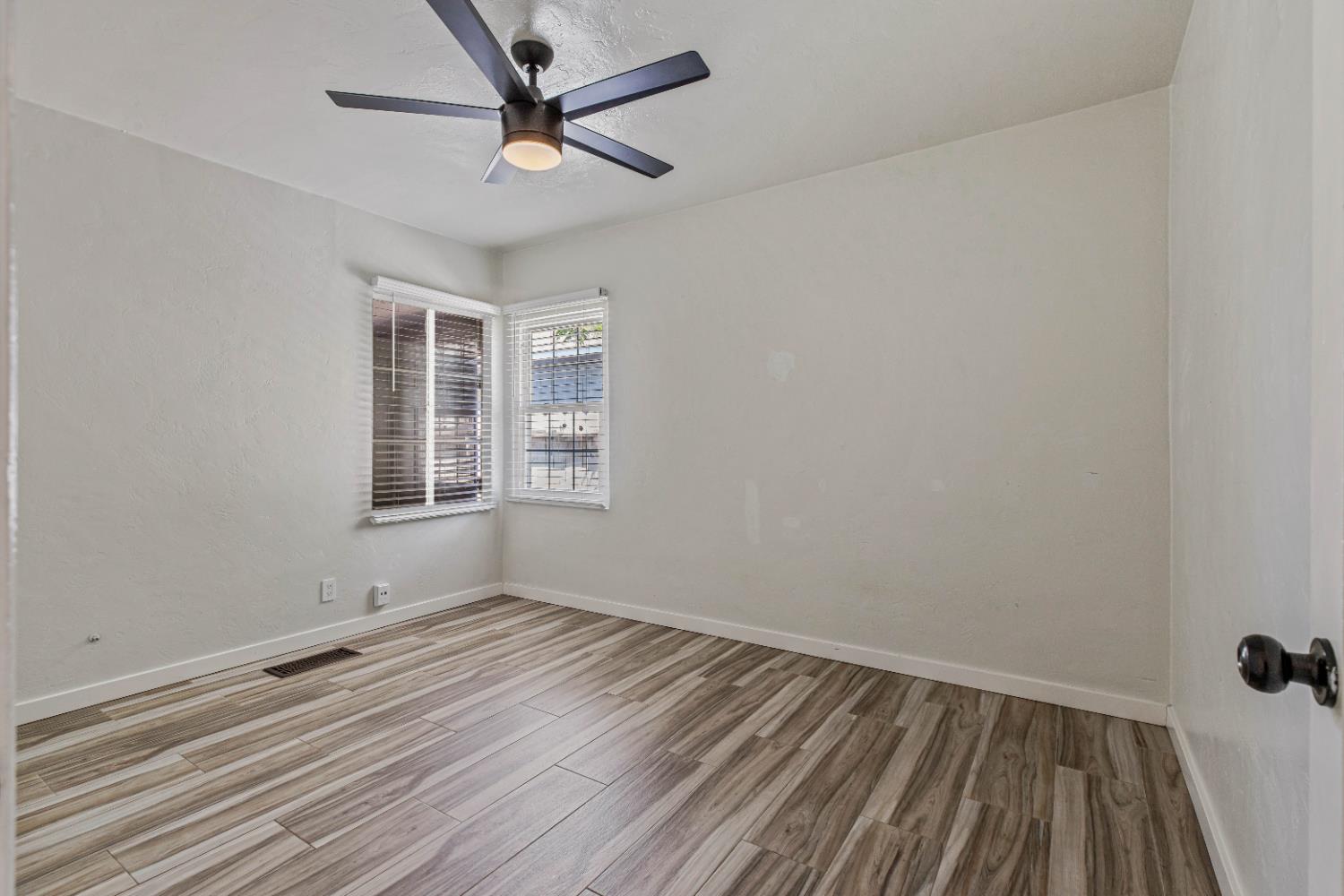 Detail Gallery Image 8 of 40 For 1705 Lois Way, Ceres,  CA 95307 - 3 Beds | 2 Baths