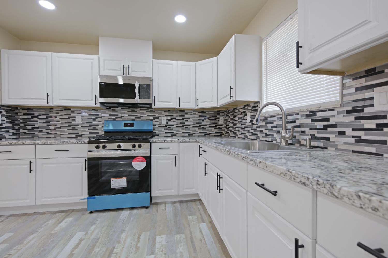 Detail Gallery Image 10 of 46 For 2432 E Willow St a & B,  Stockton,  CA 95205 - 4 Beds | 2 Baths