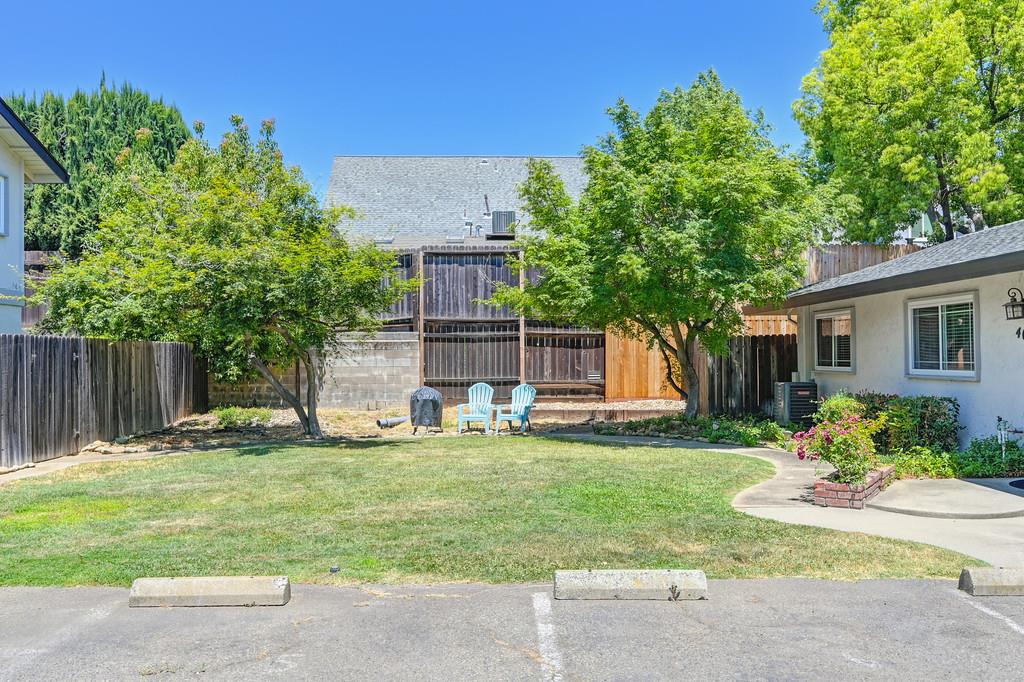 Detail Gallery Image 5 of 34 For 4030 Grover Ct, Carmichael,  CA 95608 - 3 Beds | 2 Baths