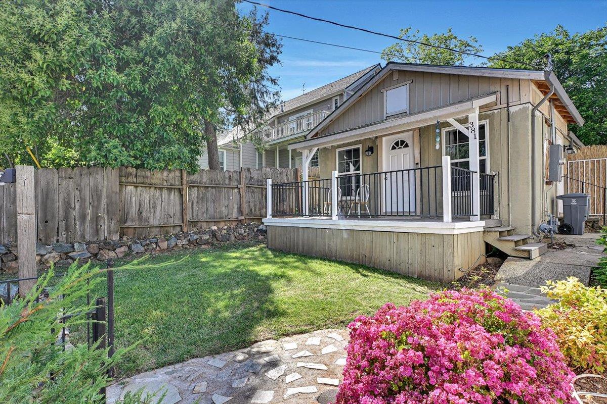 Detail Gallery Image 2 of 44 For 381 Foresthill Ave, Auburn,  CA 95603 - 3 Beds | 2 Baths