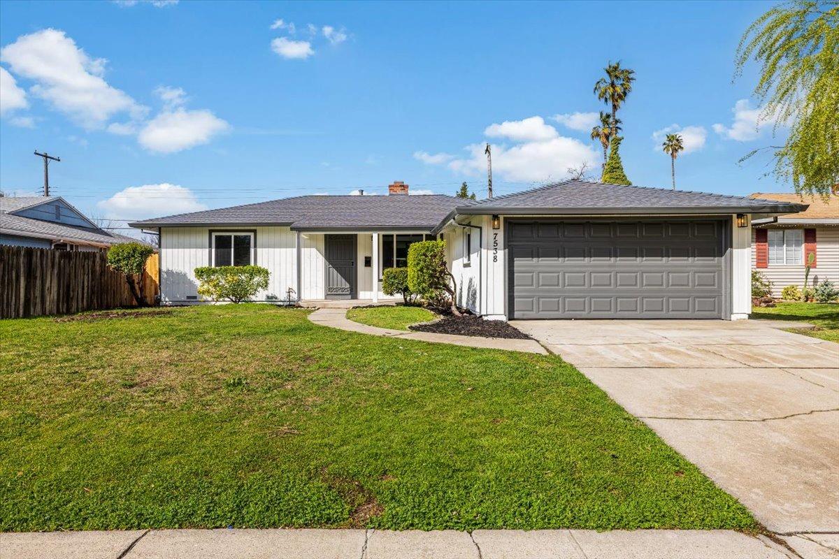 Detail Gallery Image 2 of 27 For 7538 Circle Pkwy, Sacramento,  CA 95823 - 3 Beds | 2 Baths