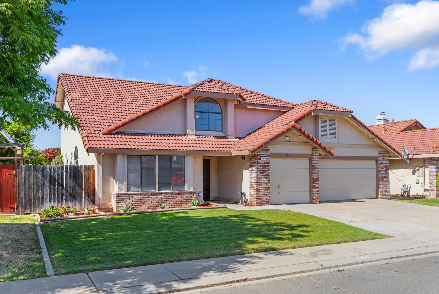Detail Gallery Image 2 of 42 For 1541 Marazzi Ln, Ceres,  CA 95307 - 4 Beds | 3 Baths