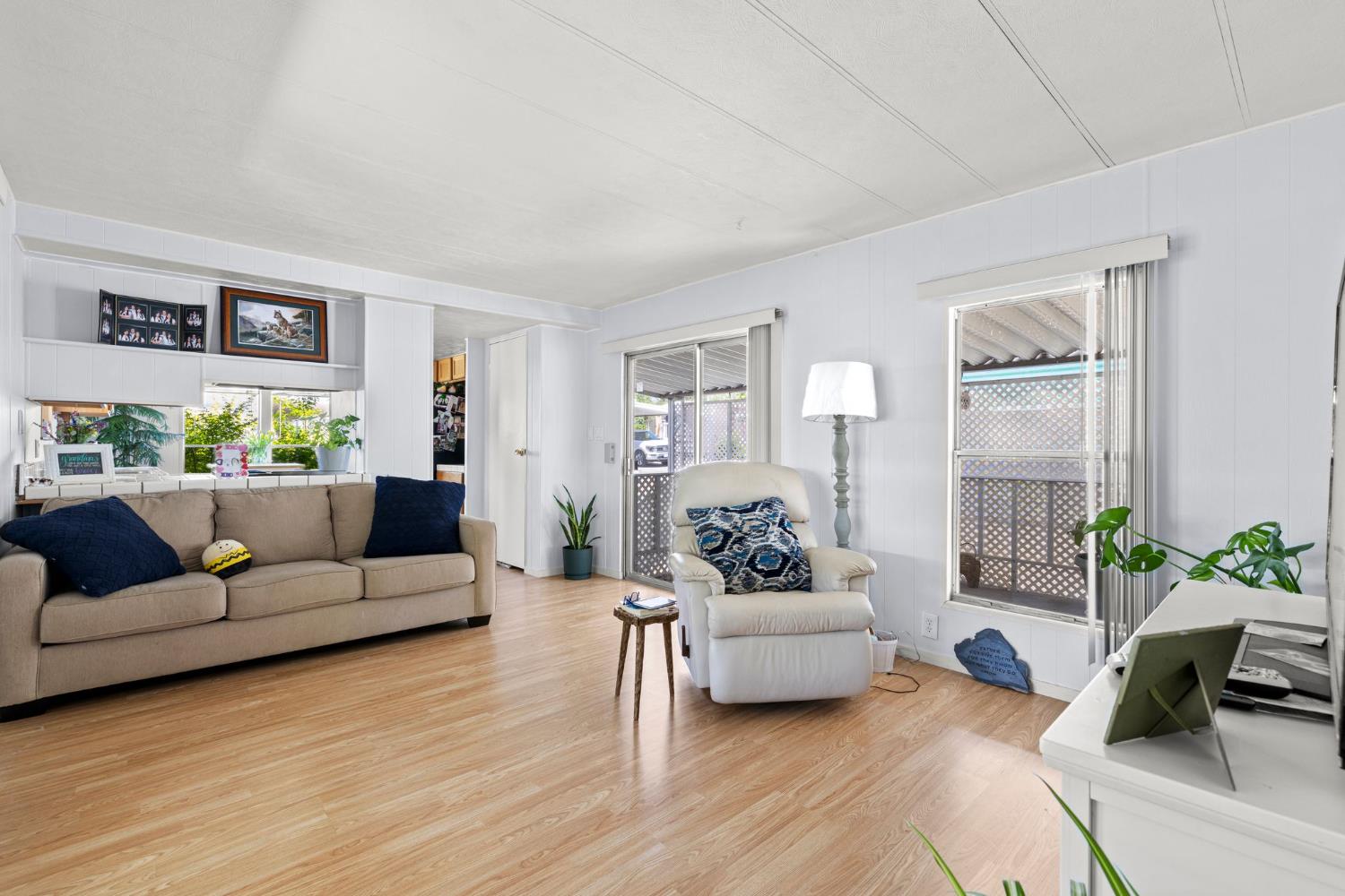 Detail Gallery Image 4 of 27 For 2540 Grass Valley Hwy 105, Auburn,  CA 95603 - 2 Beds | 1 Baths