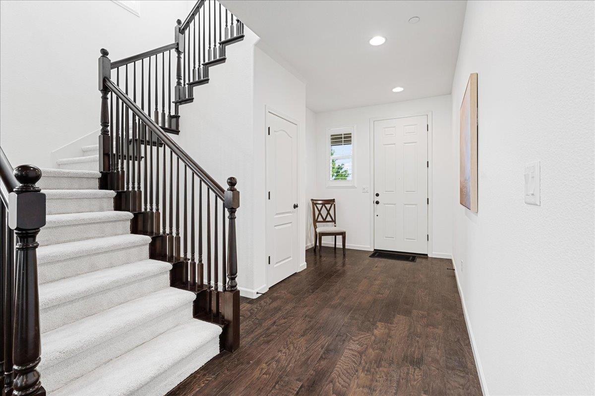 Detail Gallery Image 2 of 40 For 4065 Shorthorn Way, Roseville,  CA 95747 - 4 Beds | 3/1 Baths