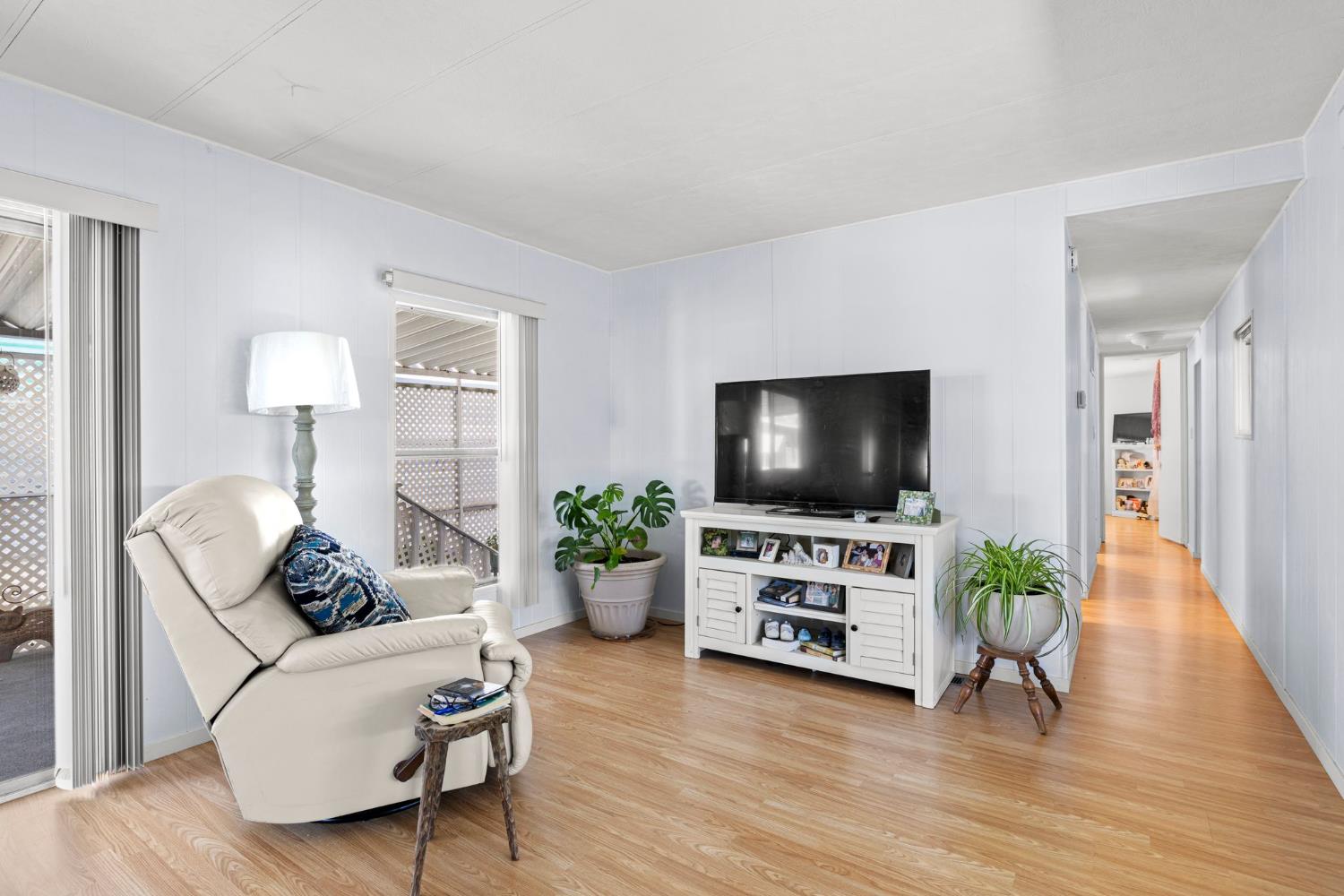 Detail Gallery Image 5 of 27 For 2540 Grass Valley Hwy 105, Auburn,  CA 95603 - 2 Beds | 1 Baths