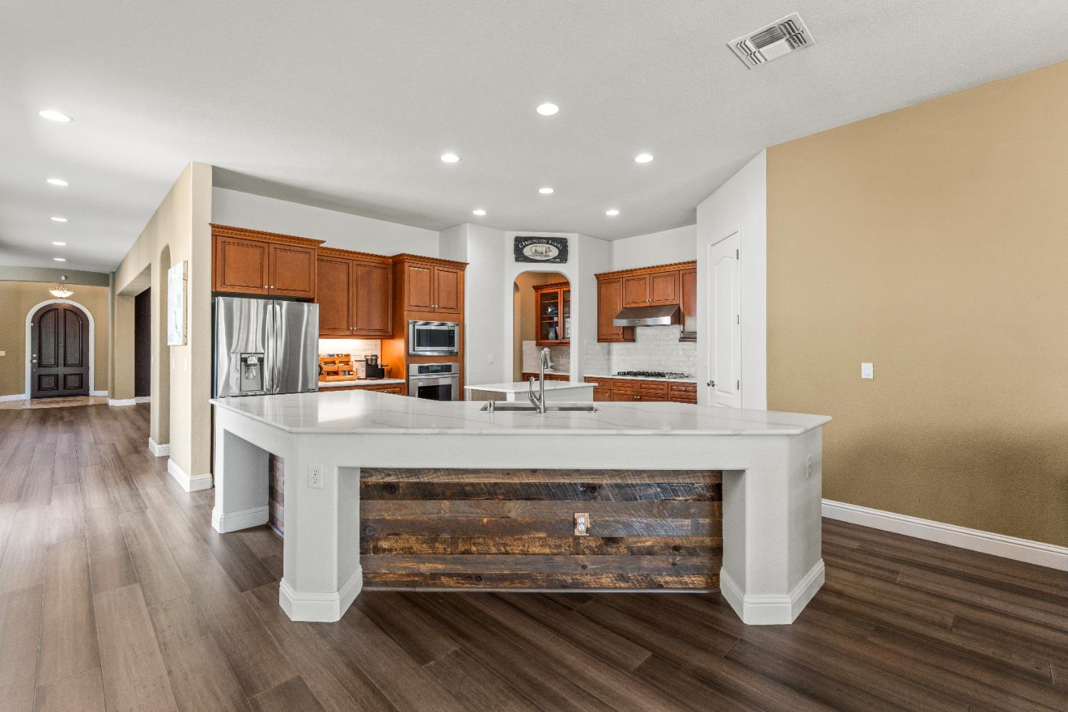 Detail Gallery Image 3 of 31 For 9535 Pinehurst Dr, Roseville,  CA 95747 - 4 Beds | 4 Baths