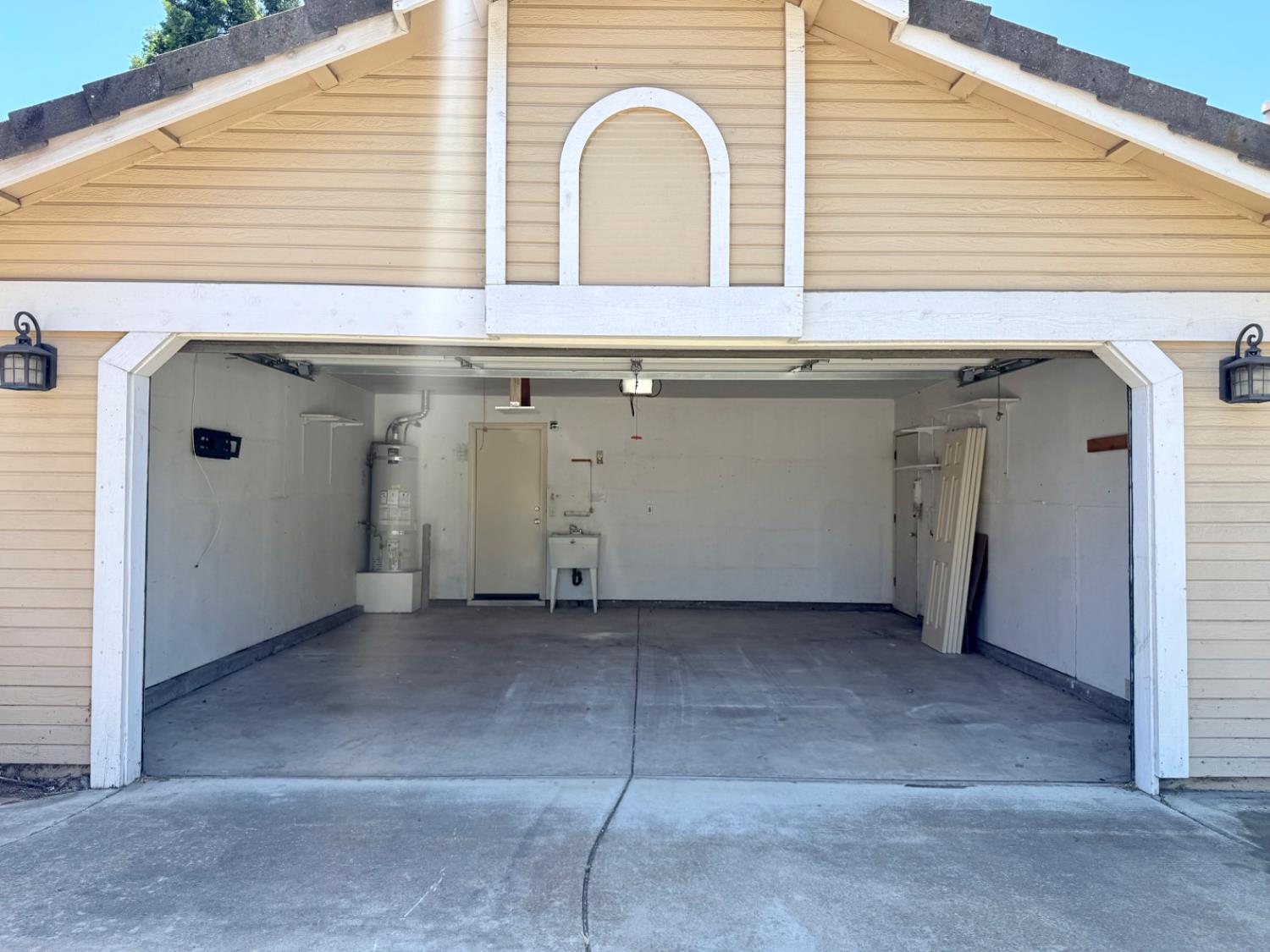 Detail Gallery Image 7 of 46 For 5271 Barbados Cir, Stockton,  CA 95210 - 4 Beds | 2 Baths