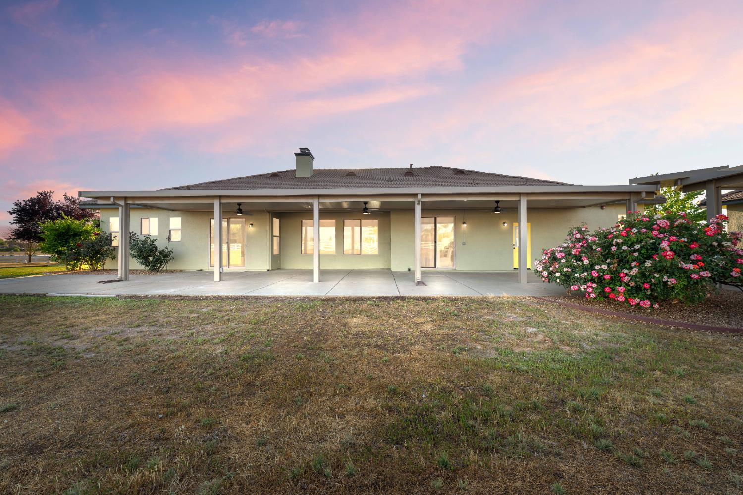 Detail Gallery Image 6 of 90 For 9461 Crossrail Dr, Wilton,  CA 95693 - 5 Beds | 3 Baths