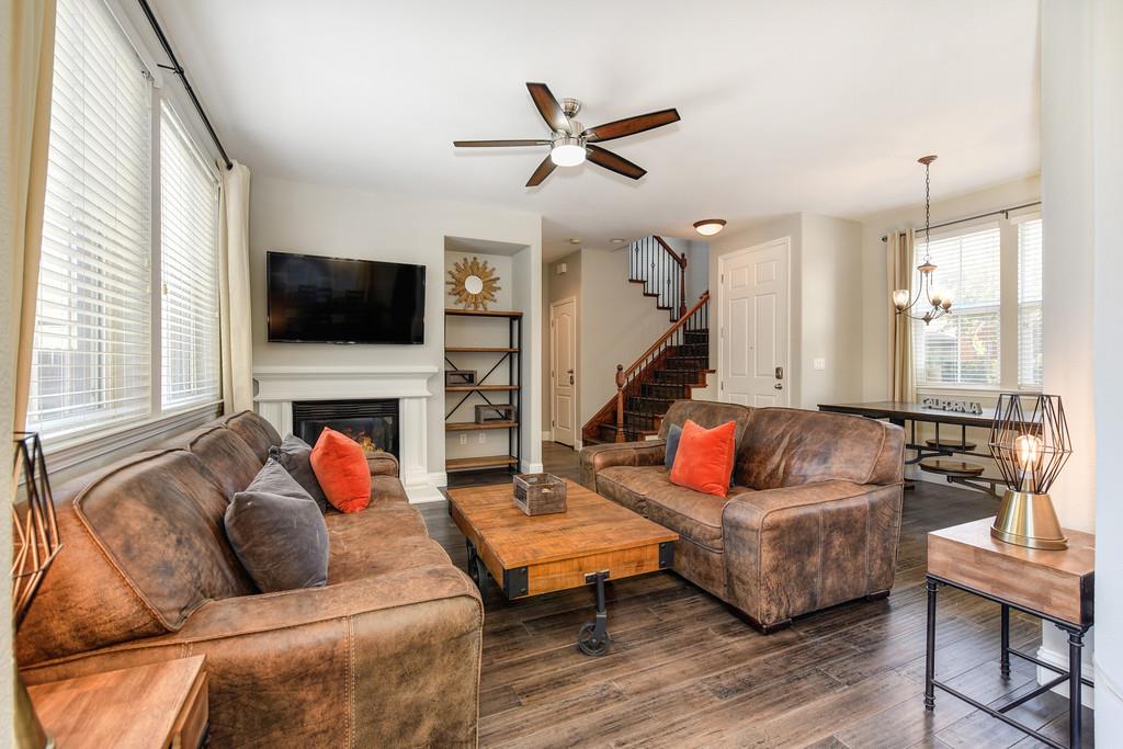 Detail Gallery Image 1 of 38 For 390 Caravaggio Way, Sacramento,  CA 95835 - 3 Beds | 2/1 Baths