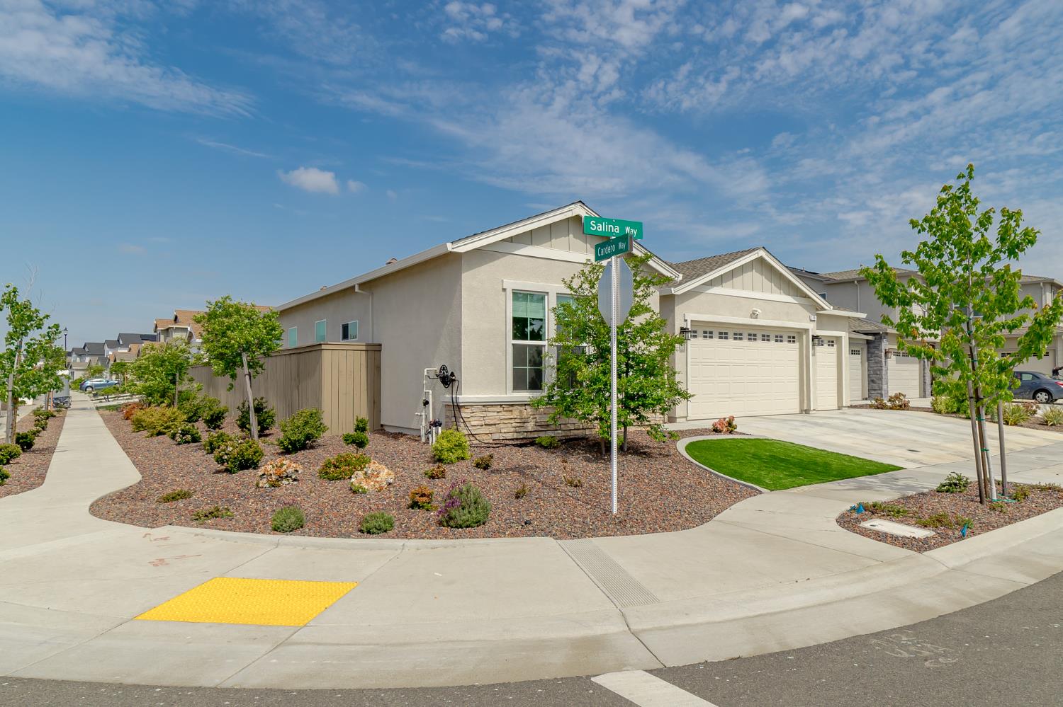 Detail Gallery Image 2 of 54 For 2001 Salina Way, Roseville,  CA 95747 - 4 Beds | 3 Baths