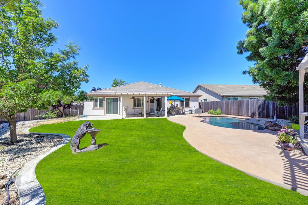 Detail Gallery Image 56 of 71 For 10317 Moura Ct, Elk Grove,  CA 95757 - 4 Beds | 2/1 Baths