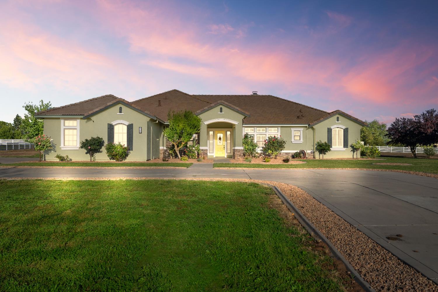 Detail Gallery Image 2 of 90 For 9461 Crossrail Dr, Wilton,  CA 95693 - 5 Beds | 3 Baths