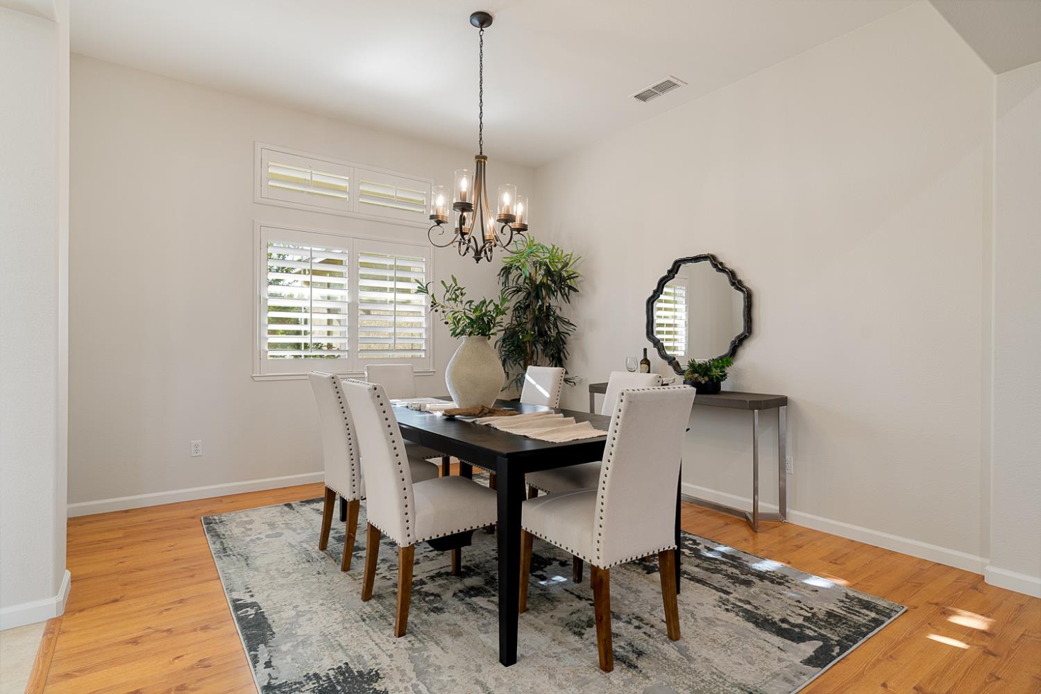 Detail Gallery Image 12 of 90 For 9461 Crossrail Dr, Wilton,  CA 95693 - 5 Beds | 3 Baths