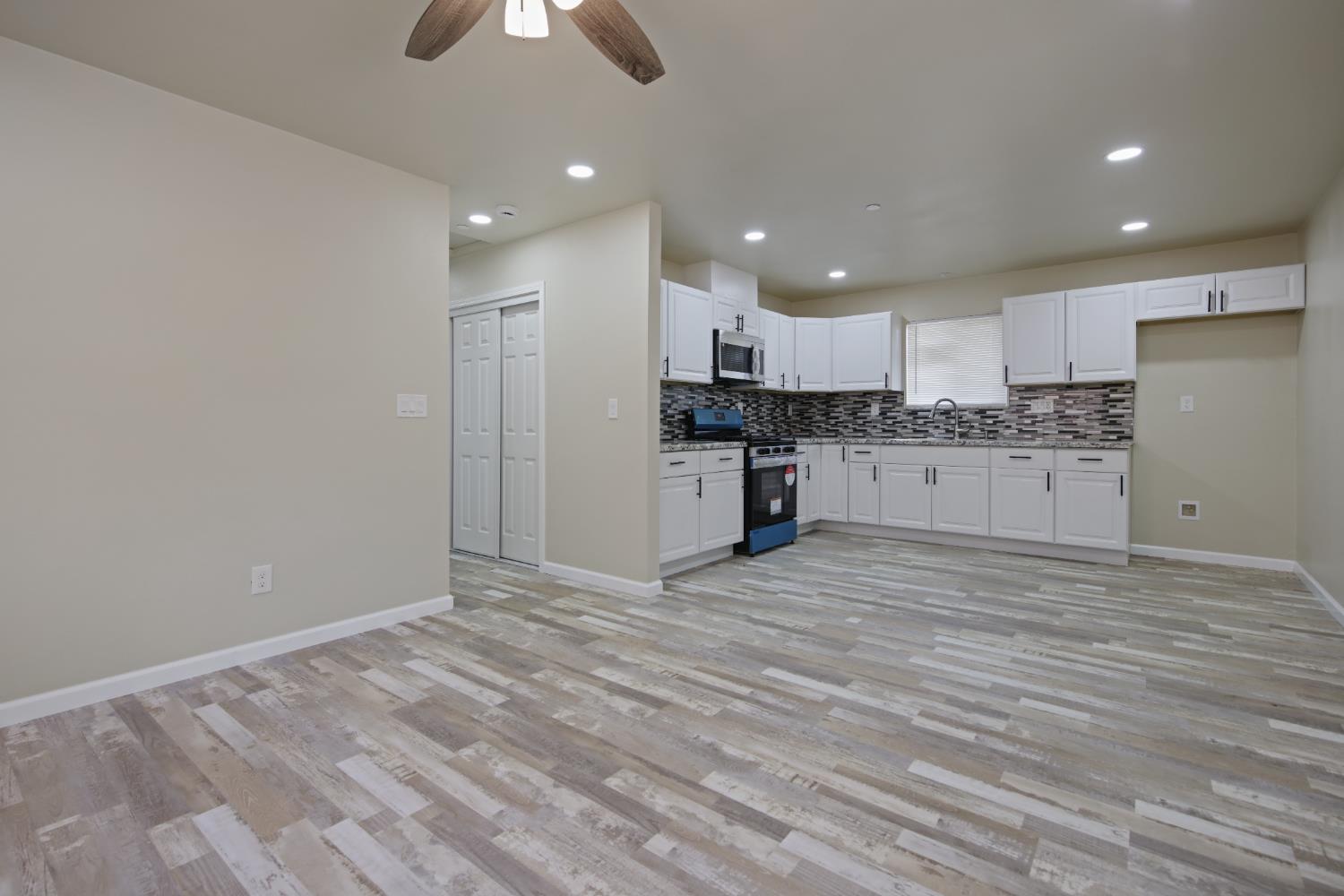 Detail Gallery Image 7 of 46 For 2432 E Willow St a & B,  Stockton,  CA 95205 - 4 Beds | 2 Baths