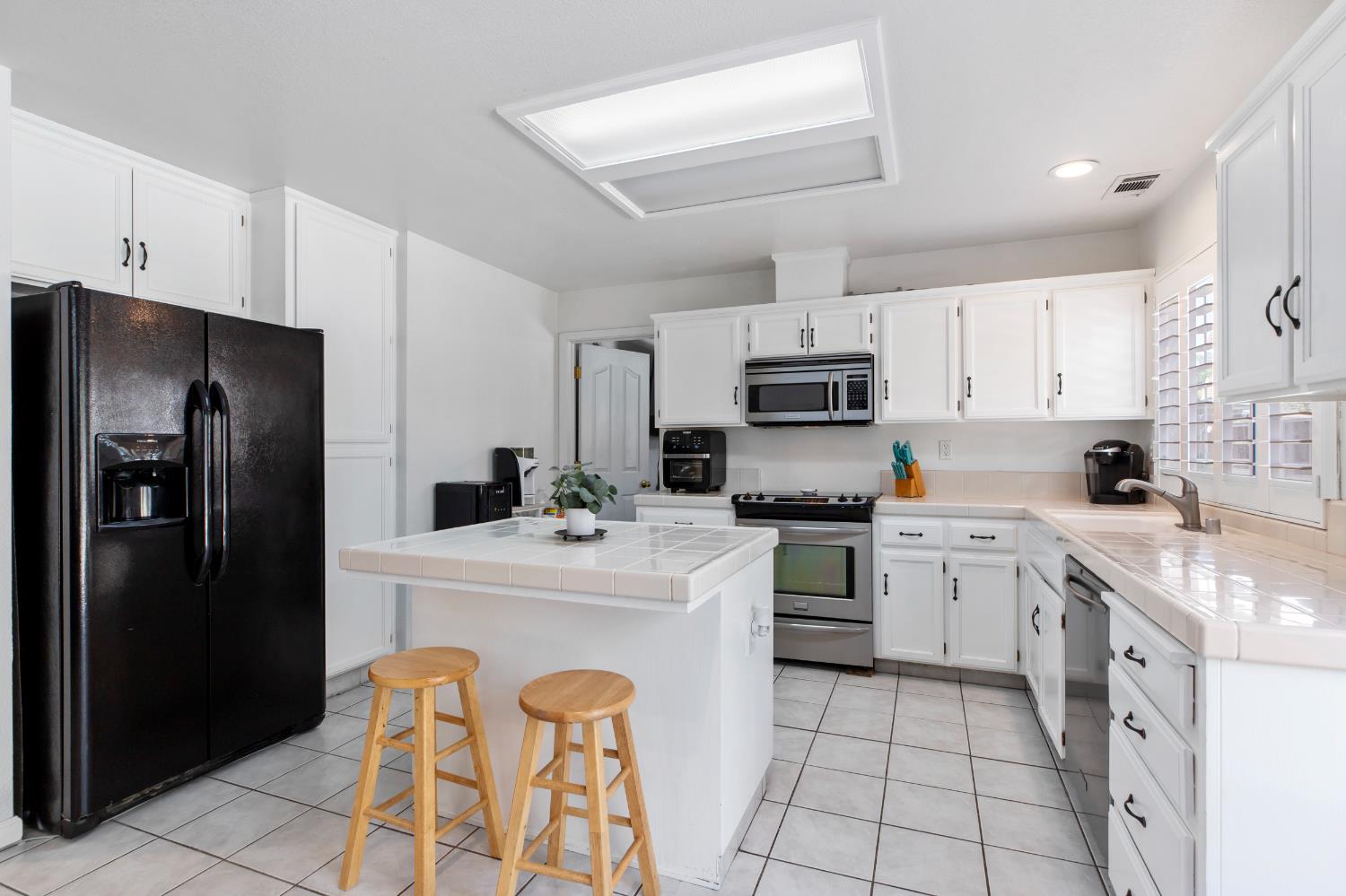 Detail Gallery Image 16 of 40 For 4208 Dante Ct, Salida,  CA 95368 - 4 Beds | 2/1 Baths