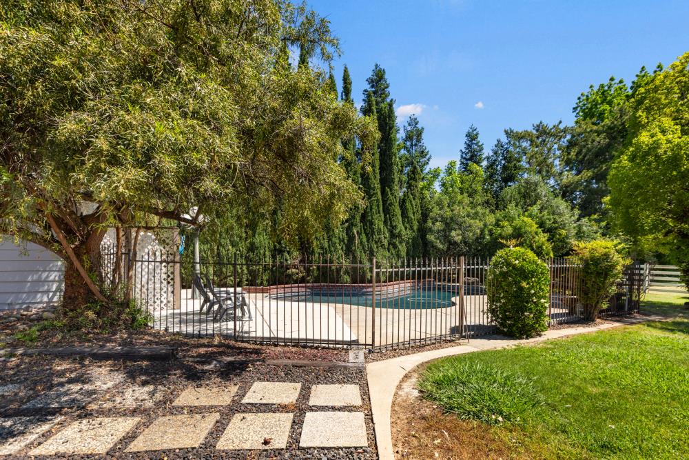 Detail Gallery Image 47 of 69 For 8744 Rubia Dr, Elk Grove,  CA 95624 - 3 Beds | 2/1 Baths