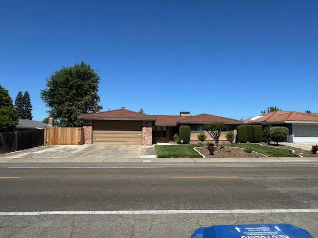 Detail Gallery Image 3 of 49 For 4523 Jan Dr, Carmichael,  CA 95608 - 3 Beds | 2 Baths