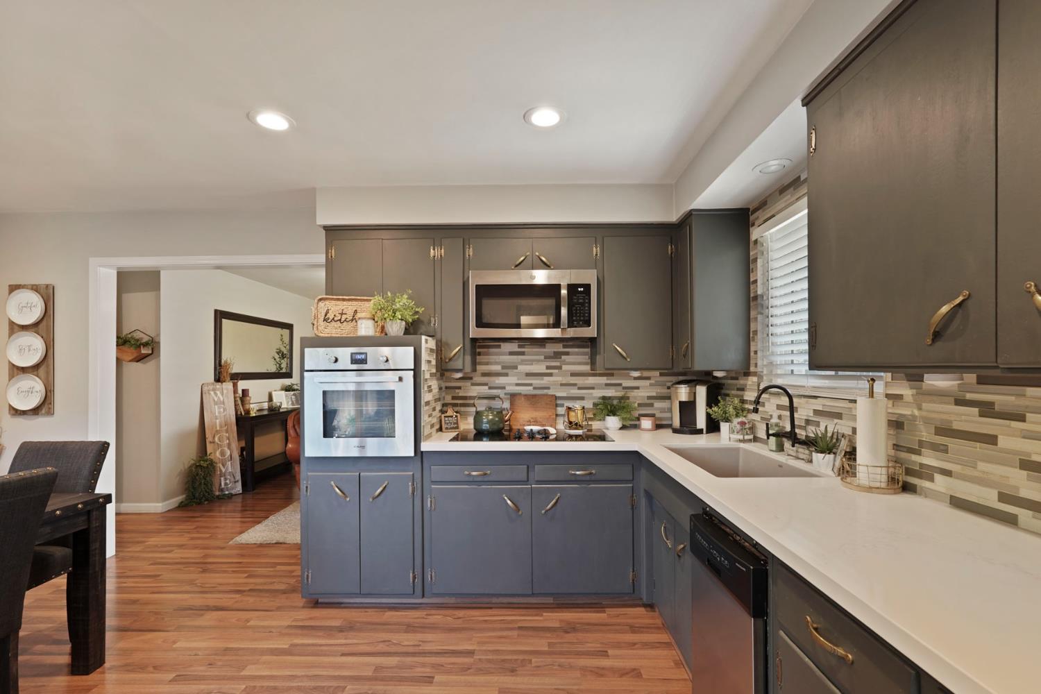 Detail Gallery Image 13 of 39 For 60 N Pacific Ave, Lodi,  CA 95242 - 3 Beds | 2 Baths