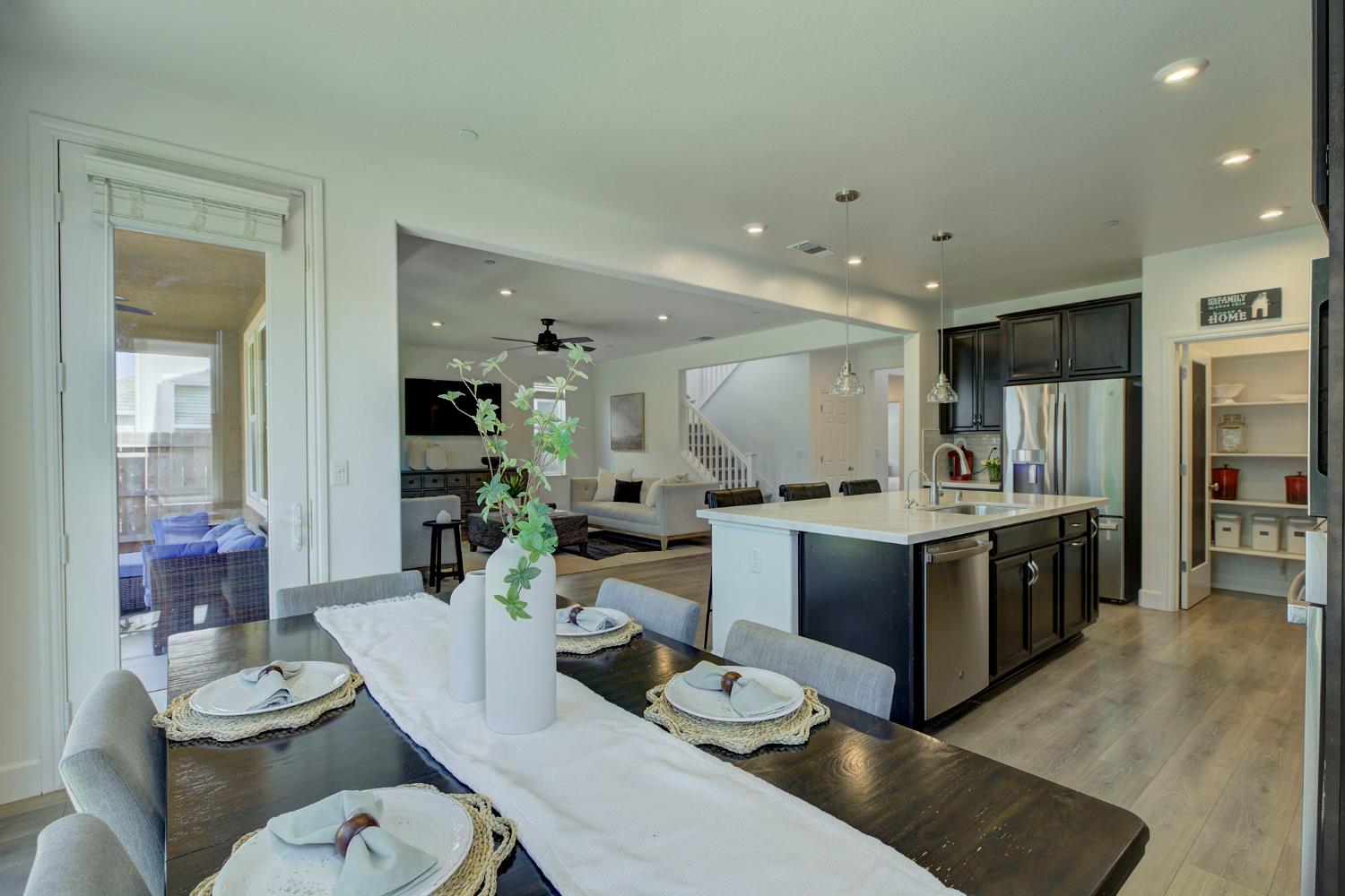Detail Gallery Image 13 of 50 For 1216 Fence Post Way, Roseville,  CA 95747 - 4 Beds | 4 Baths