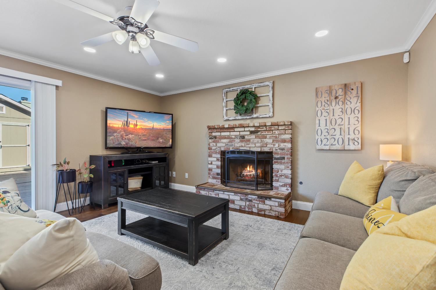Detail Gallery Image 15 of 38 For 3092 Village Park Ct, Turlock,  CA 95382 - 4 Beds | 2/1 Baths