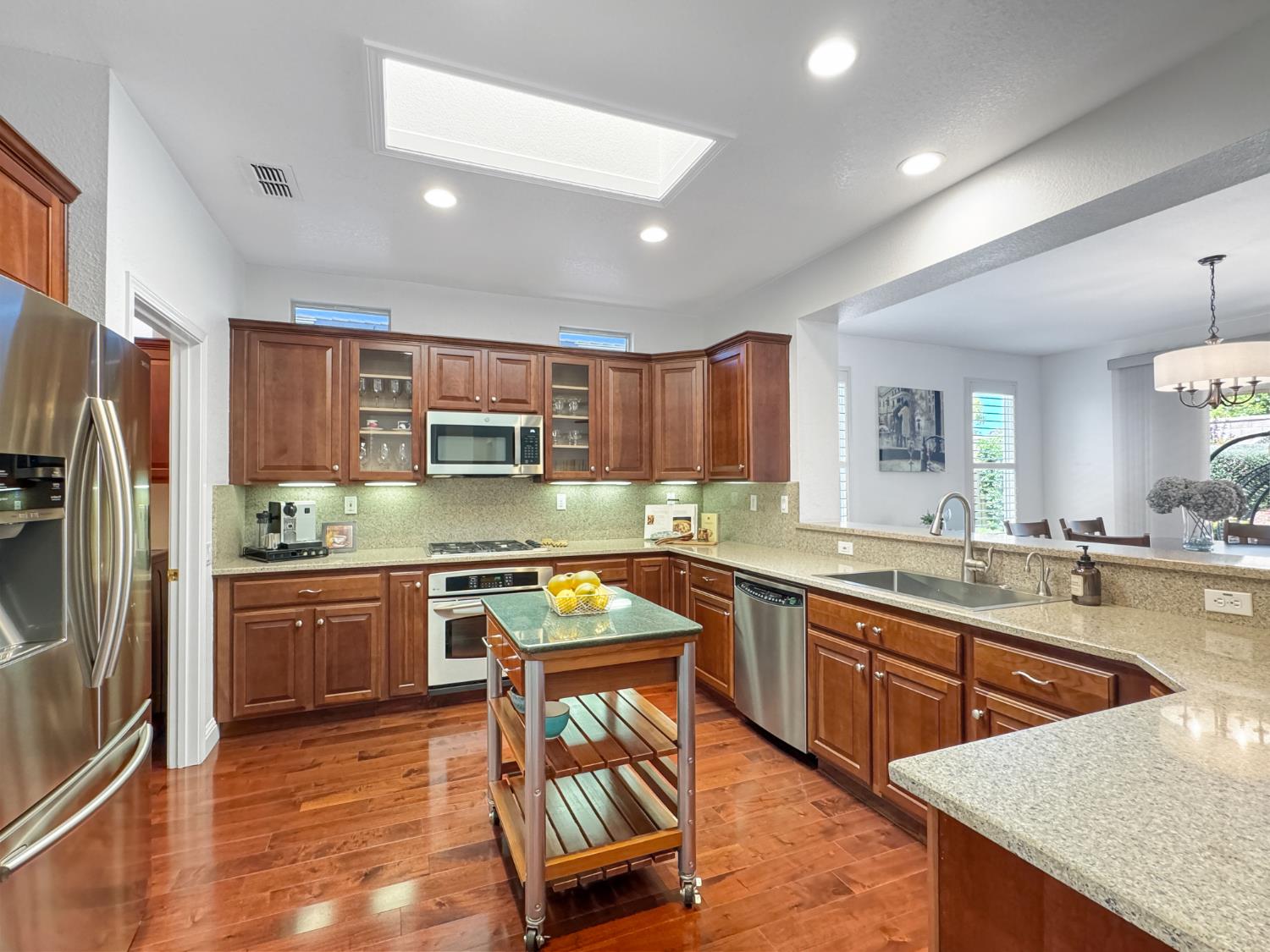 Detail Gallery Image 20 of 42 For 2052 Stonecrest Ln, Lincoln,  CA 95648 - 2 Beds | 2 Baths