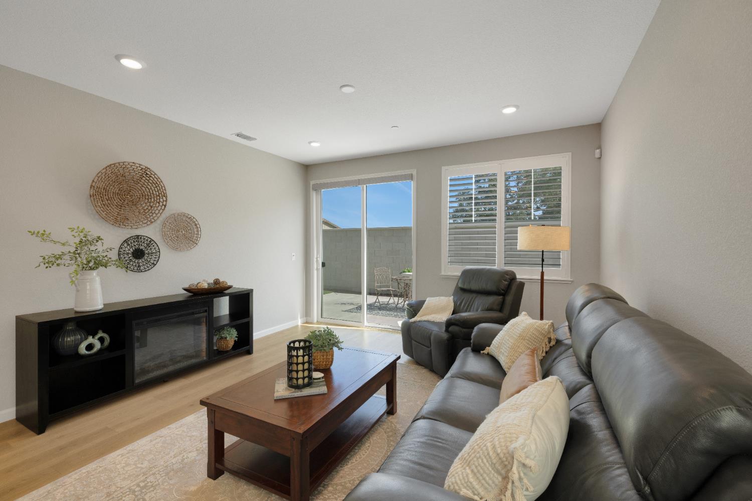 Detail Gallery Image 14 of 41 For 1687 Carson River Loop, Lincoln,  CA 95648 - 2 Beds | 2 Baths