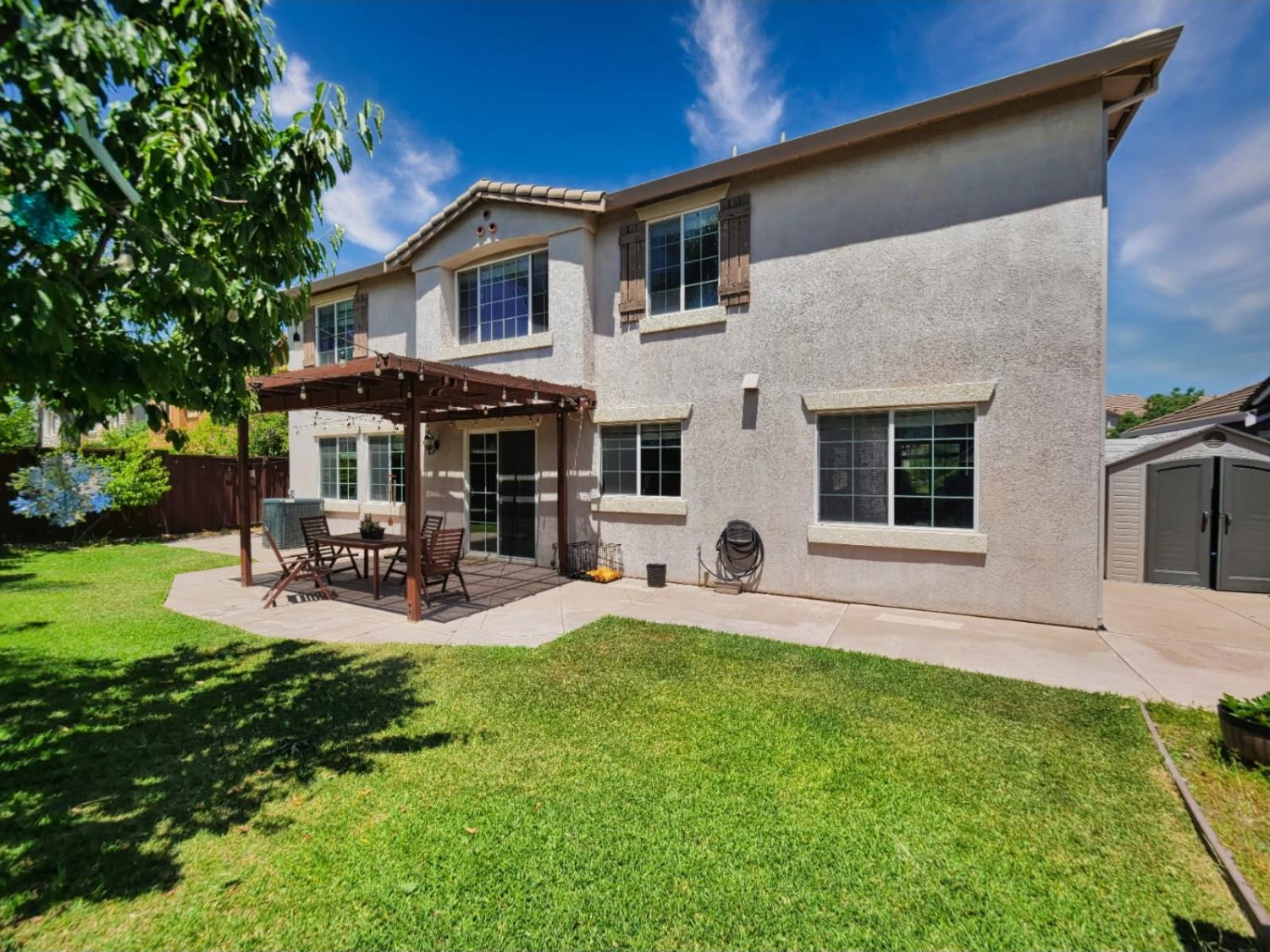 Detail Gallery Image 2 of 15 For 1242 Tulloch Dr, Tracy,  CA 95304 - 5 Beds | 3 Baths