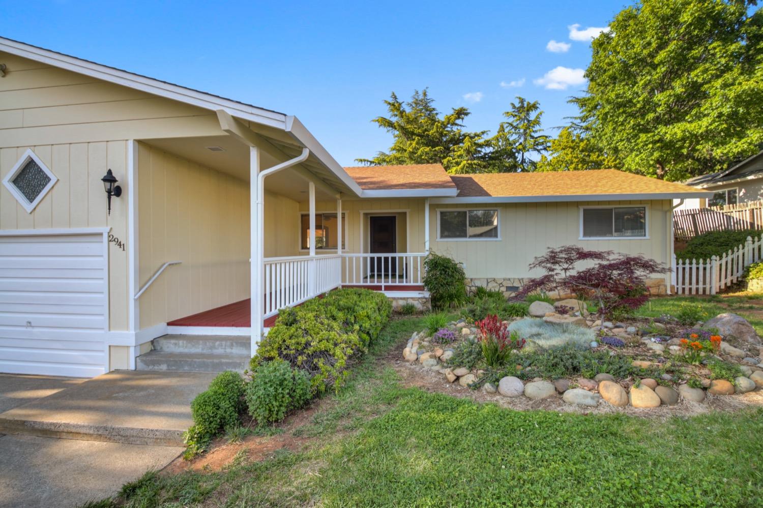 Detail Gallery Image 2 of 37 For 2941 Camino Heights Dr, Camino,  CA 95709 - 3 Beds | 2 Baths