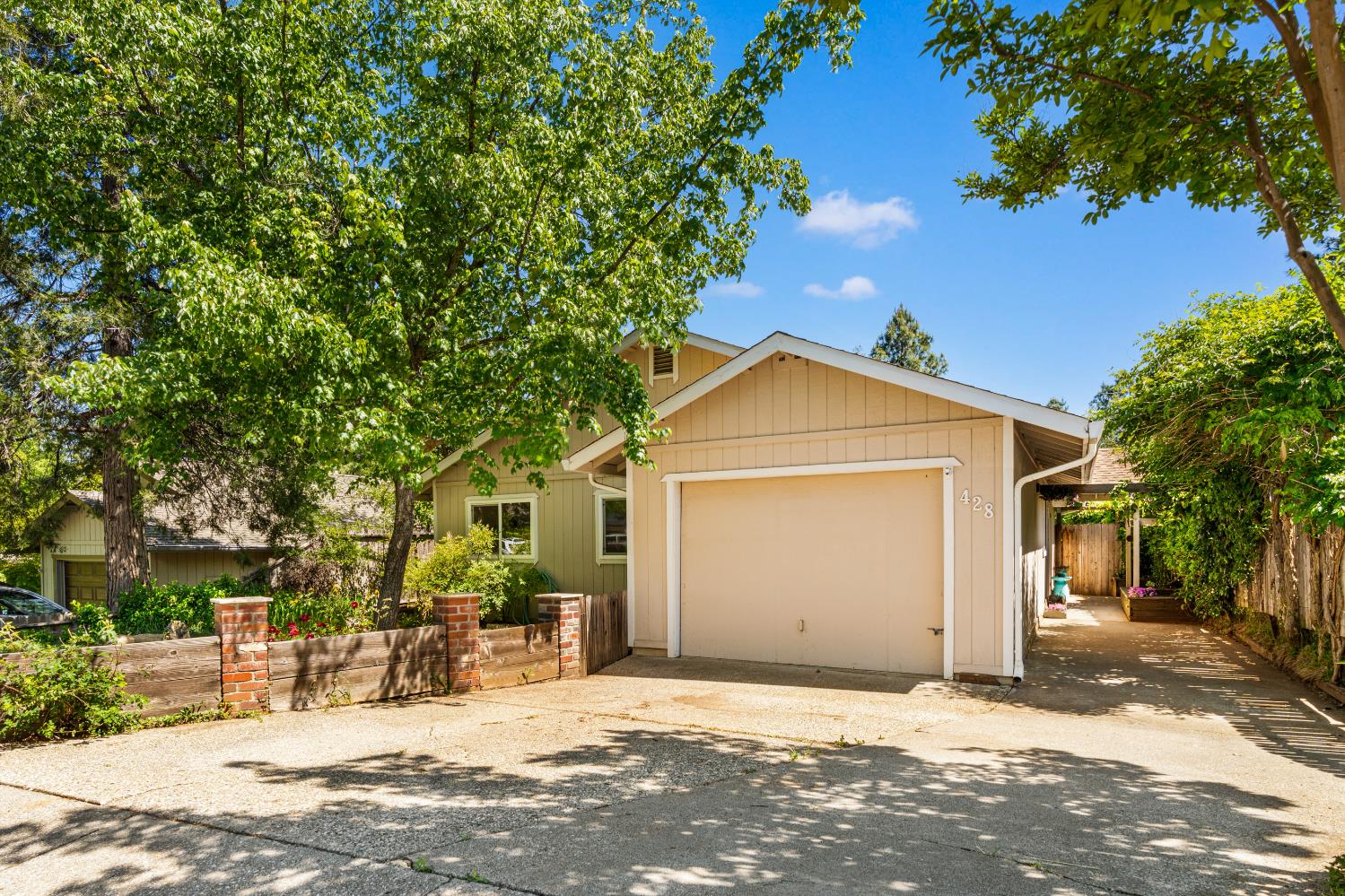 Detail Gallery Image 1 of 40 For 428 Lamarque Ct, Grass Valley,  CA 95945 - 3 Beds | 1 Baths