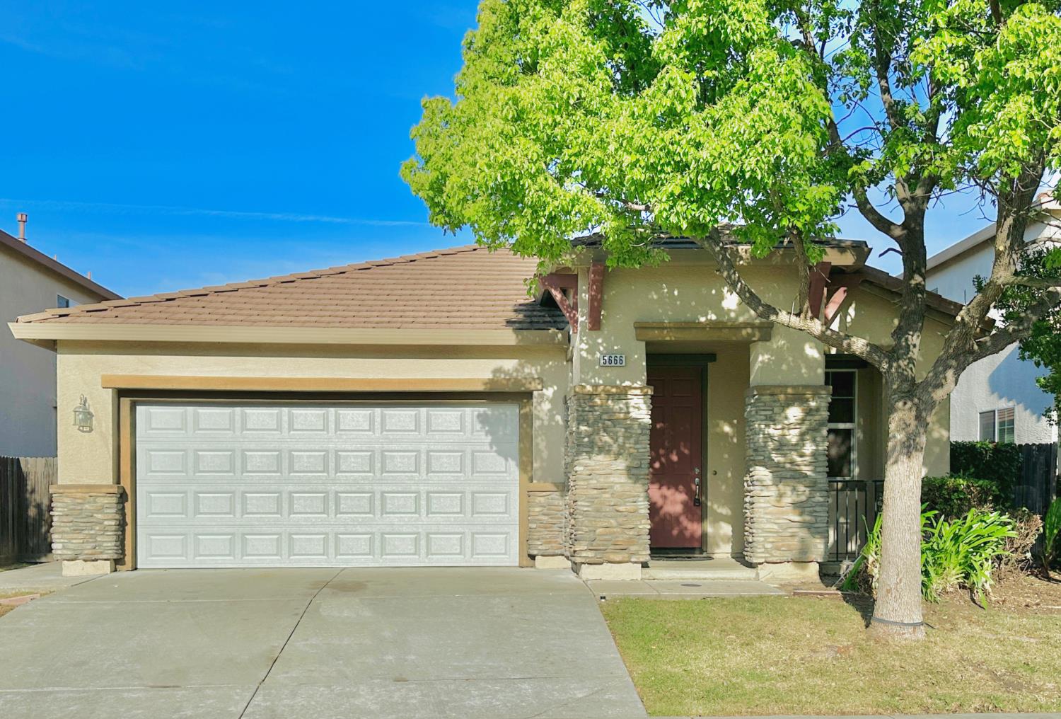 Detail Gallery Image 1 of 24 For 5666 La Casa Way, Sacramento,  CA 95835 - 3 Beds | 2 Baths