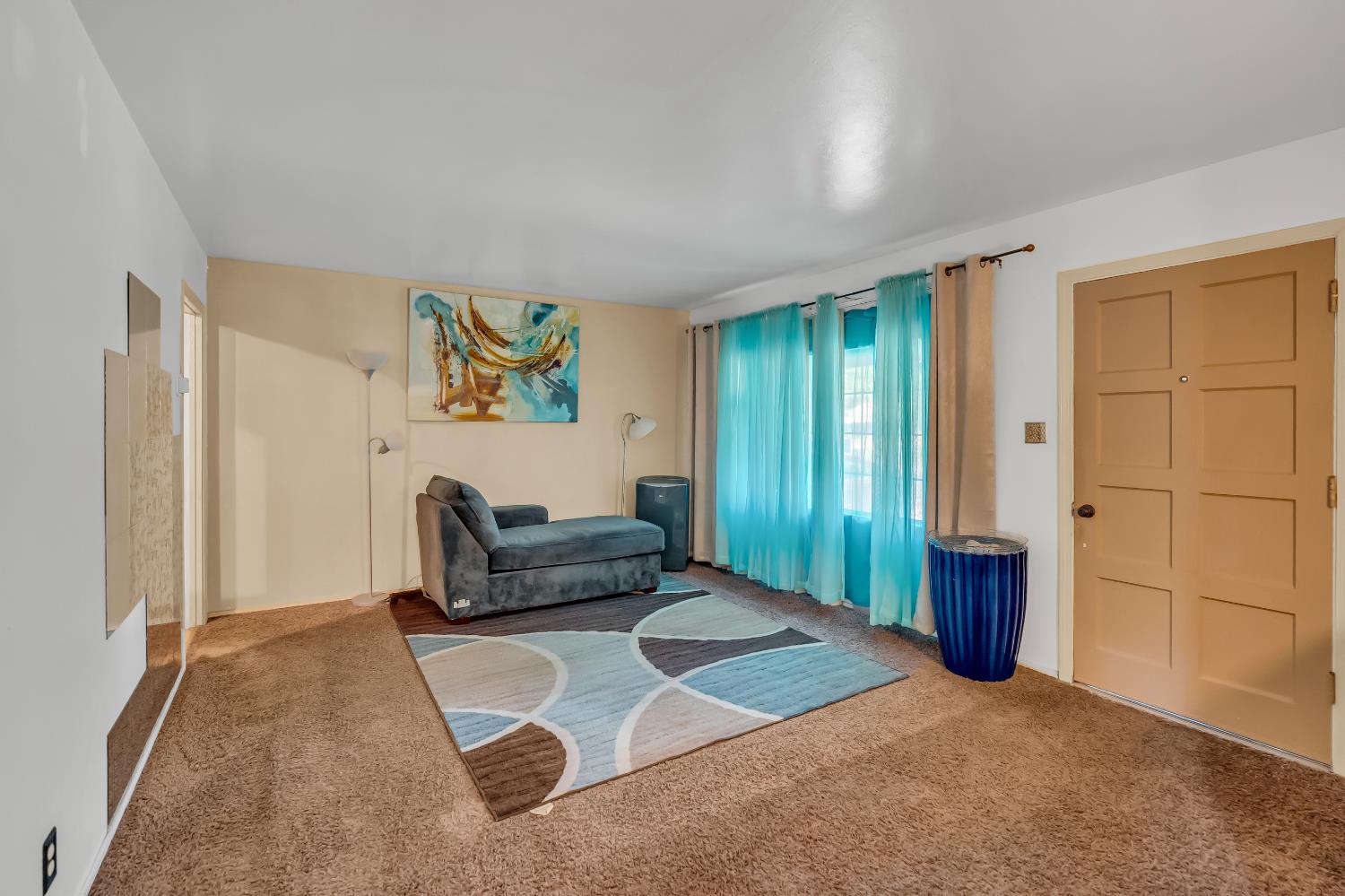 Detail Gallery Image 5 of 29 For 4472 El Cerrito Way, Sacramento,  CA 95820 - 2 Beds | 1 Baths