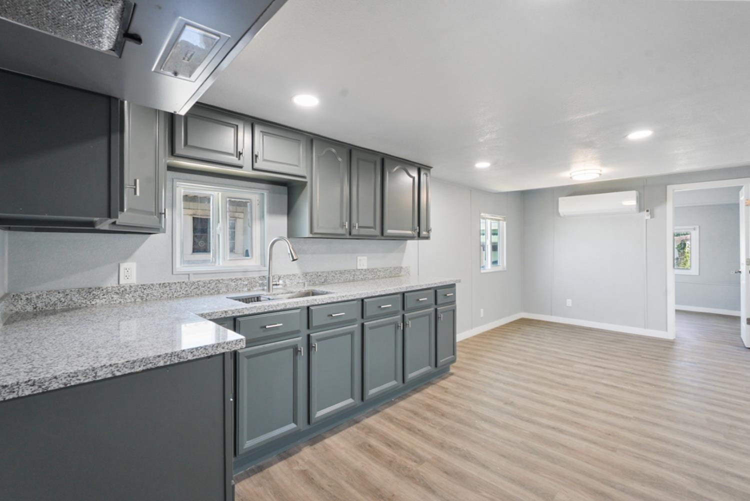 Detail Gallery Image 13 of 30 For 555 Moffat Blvd 14, Manteca,  CA 95336 - 3 Beds | 2 Baths