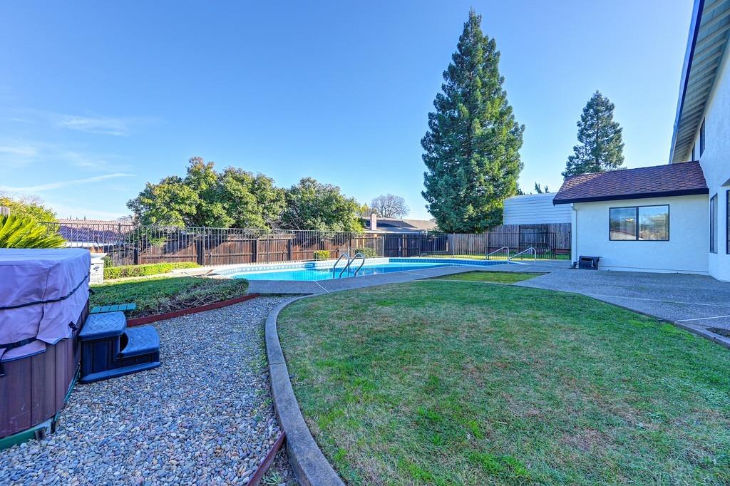 Detail Gallery Image 13 of 32 For 1357 Sun Tree Dr, Roseville,  CA 95661 - 5 Beds | 3 Baths