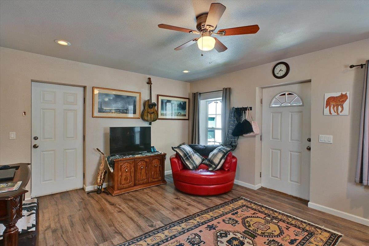 Detail Gallery Image 5 of 44 For 381 Foresthill Ave, Auburn,  CA 95603 - 3 Beds | 2 Baths