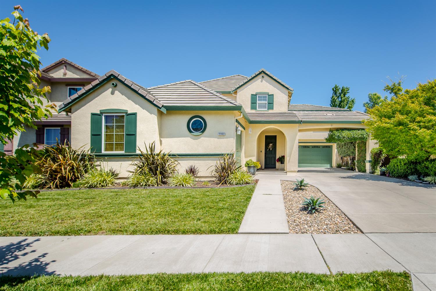 Detail Gallery Image 1 of 38 For 2363 Ackley Pl, Woodland,  CA 95776 - 5 Beds | 4 Baths