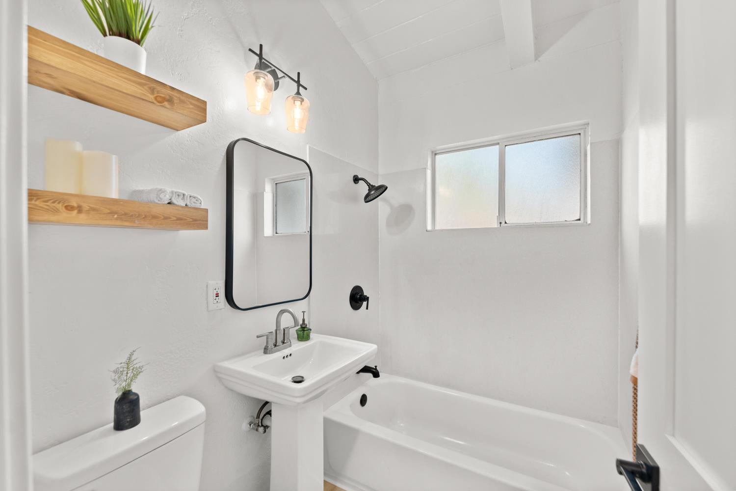 Detail Gallery Image 21 of 42 For 5500 73rd St, Sacramento,  CA 95820 - 3 Beds | 1 Baths