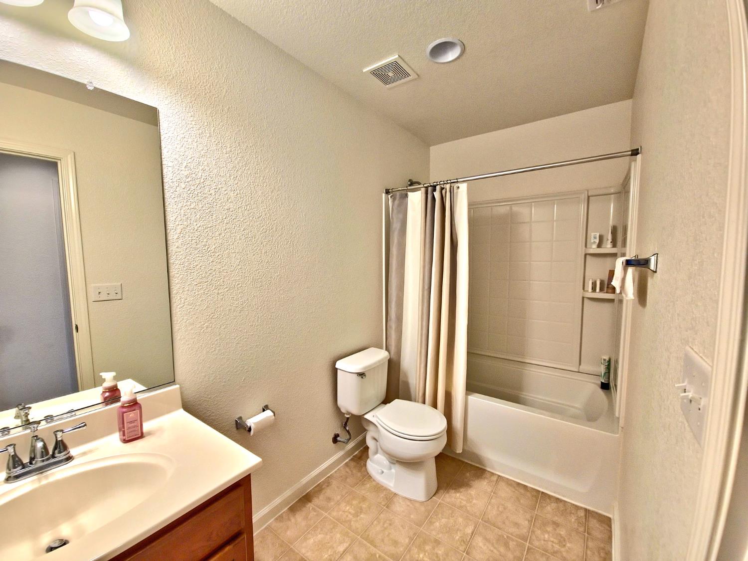 Detail Gallery Image 13 of 18 For 1572 Minories Dr, Olivehurst,  CA 95961 - 3 Beds | 2 Baths